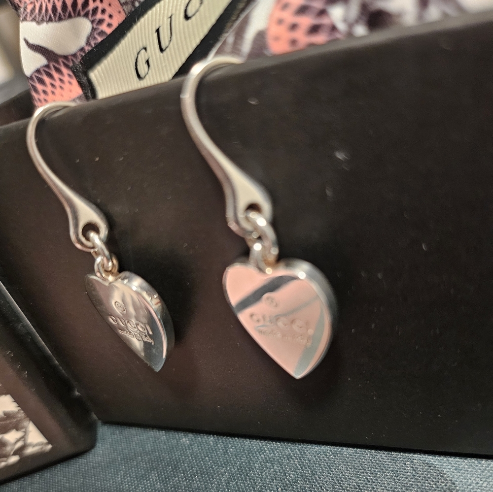 Gucci Sterling Silver 925 Dangling Heart Earrings in pouch and box used twice - Picture 2 of 11